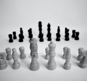 Πώς κινούνται τα κομμάτια στο σκάκι;